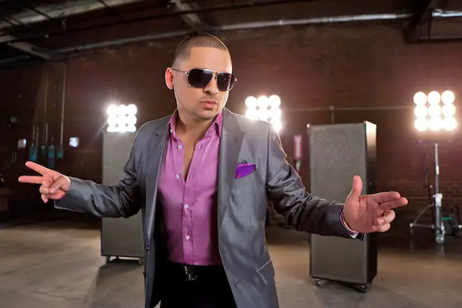 Larrymania_Larry_Hernandez_mun2