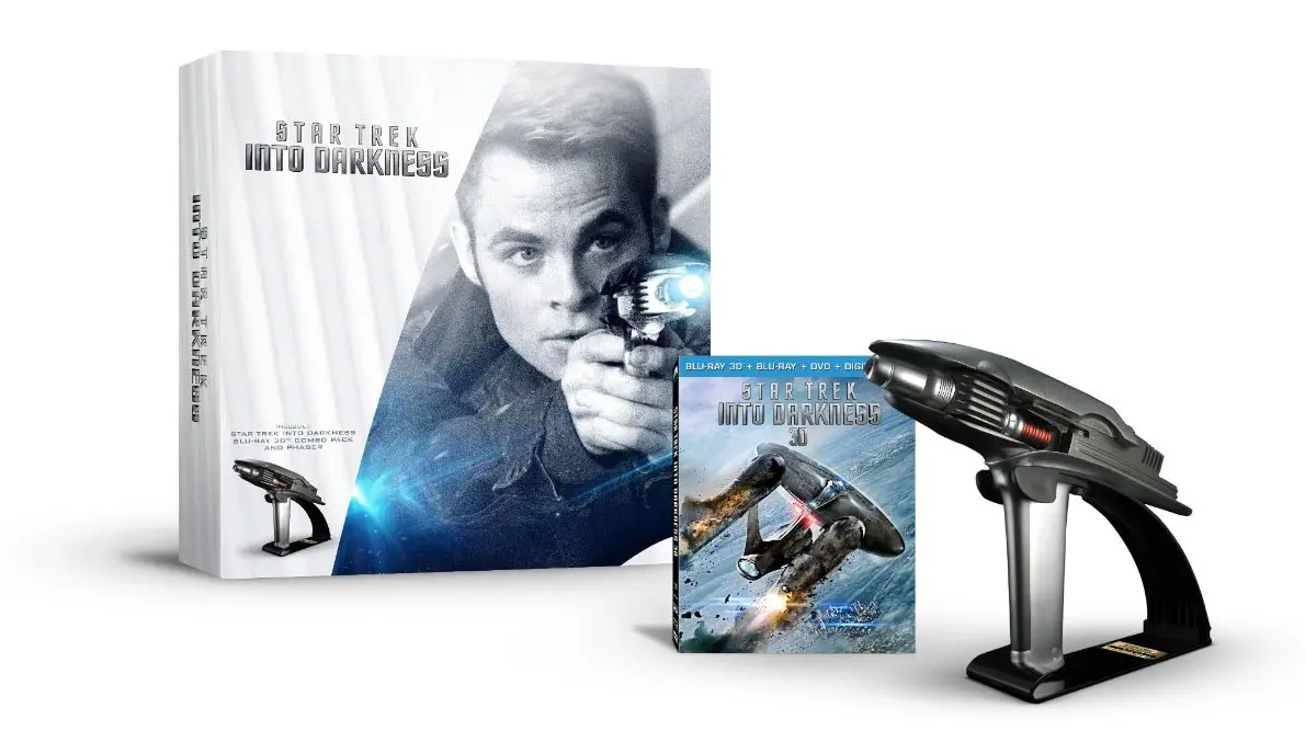 Star-Trek-Into-Darkness-Starfleet-Phaser-Limited-Edition-Gift-Set-open