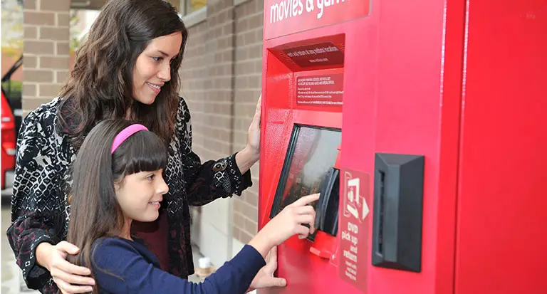 redbox-mom-daughter-768px