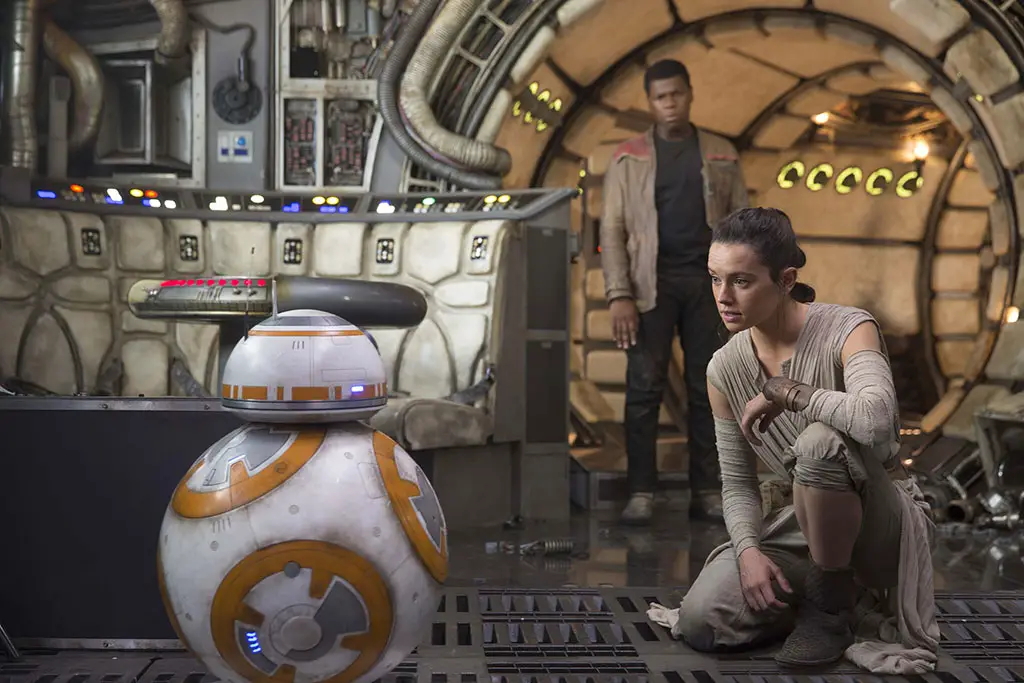 star-wars-the-force-awakens-still-Rey-BB-8-Finn