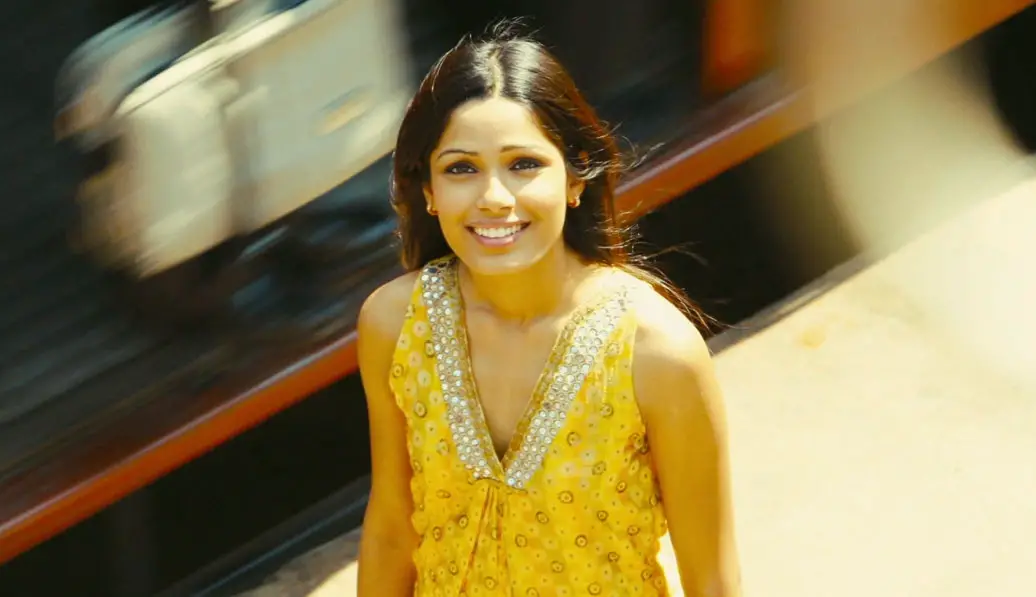 freida-pinto-slumdog-millionaire-still1