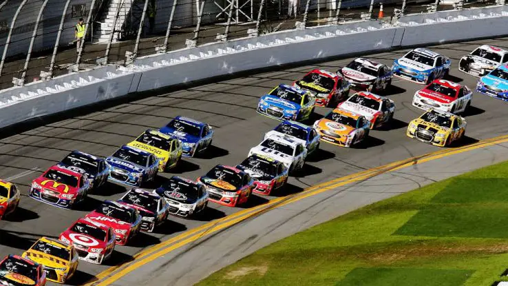 NASCAR-Denny-Hamlin-leads-Daytona-500-crop