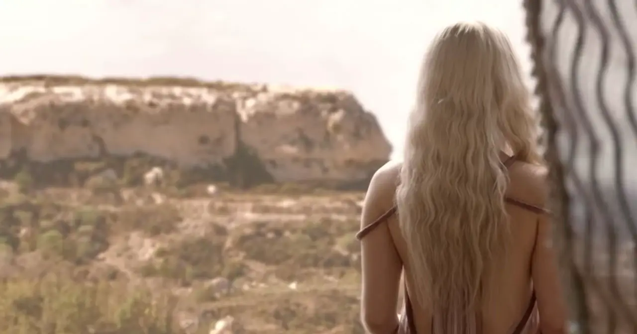 Daenerys-Targaryen-Emilia-Clarke-GOT-teaser-still-1280px