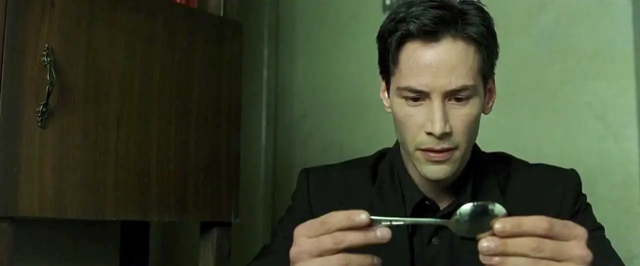 Keanu Reeves bends spoon in "The Matrix" 1999