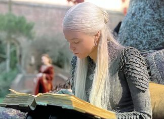 house-of-the-dragon-Rhaenyra-reading-Alicent