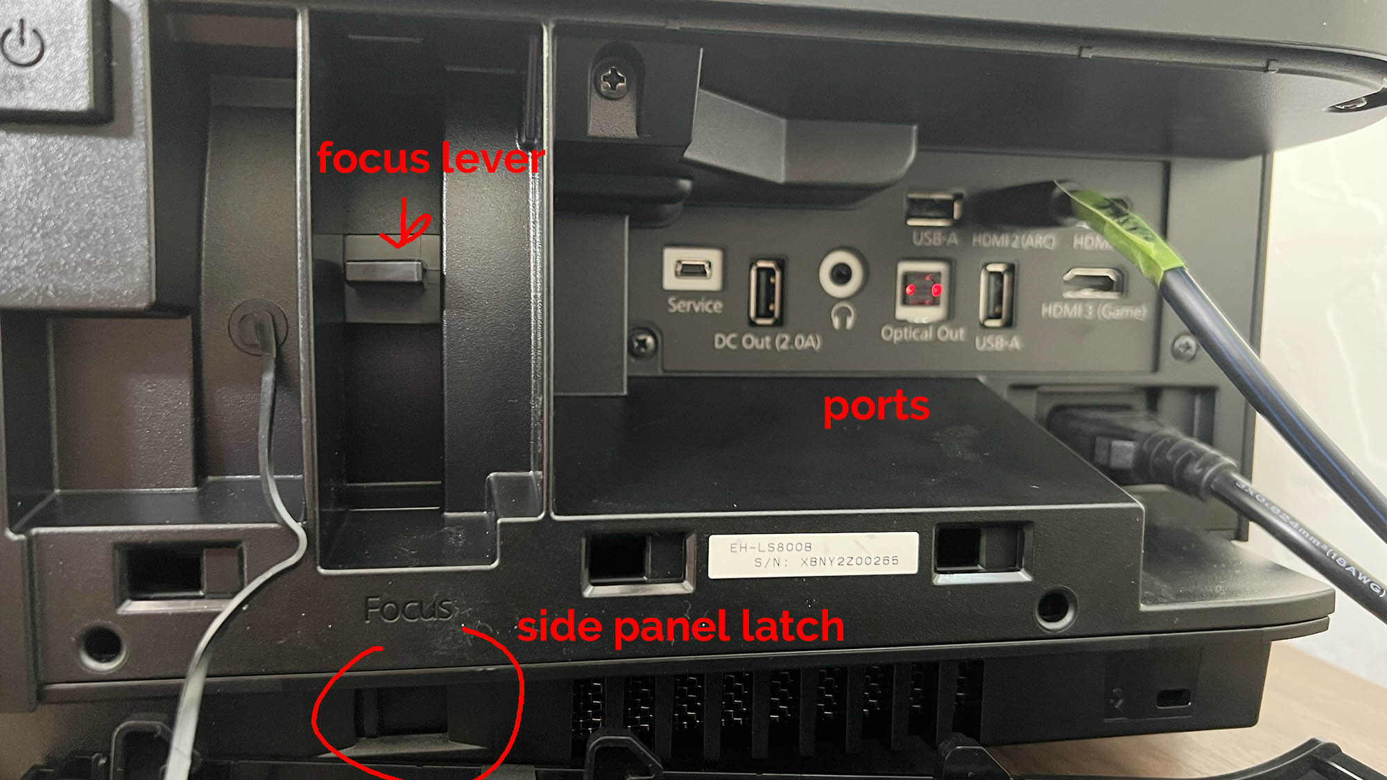Epson EpiqVision Ultra LS800 review focus and side latch notes