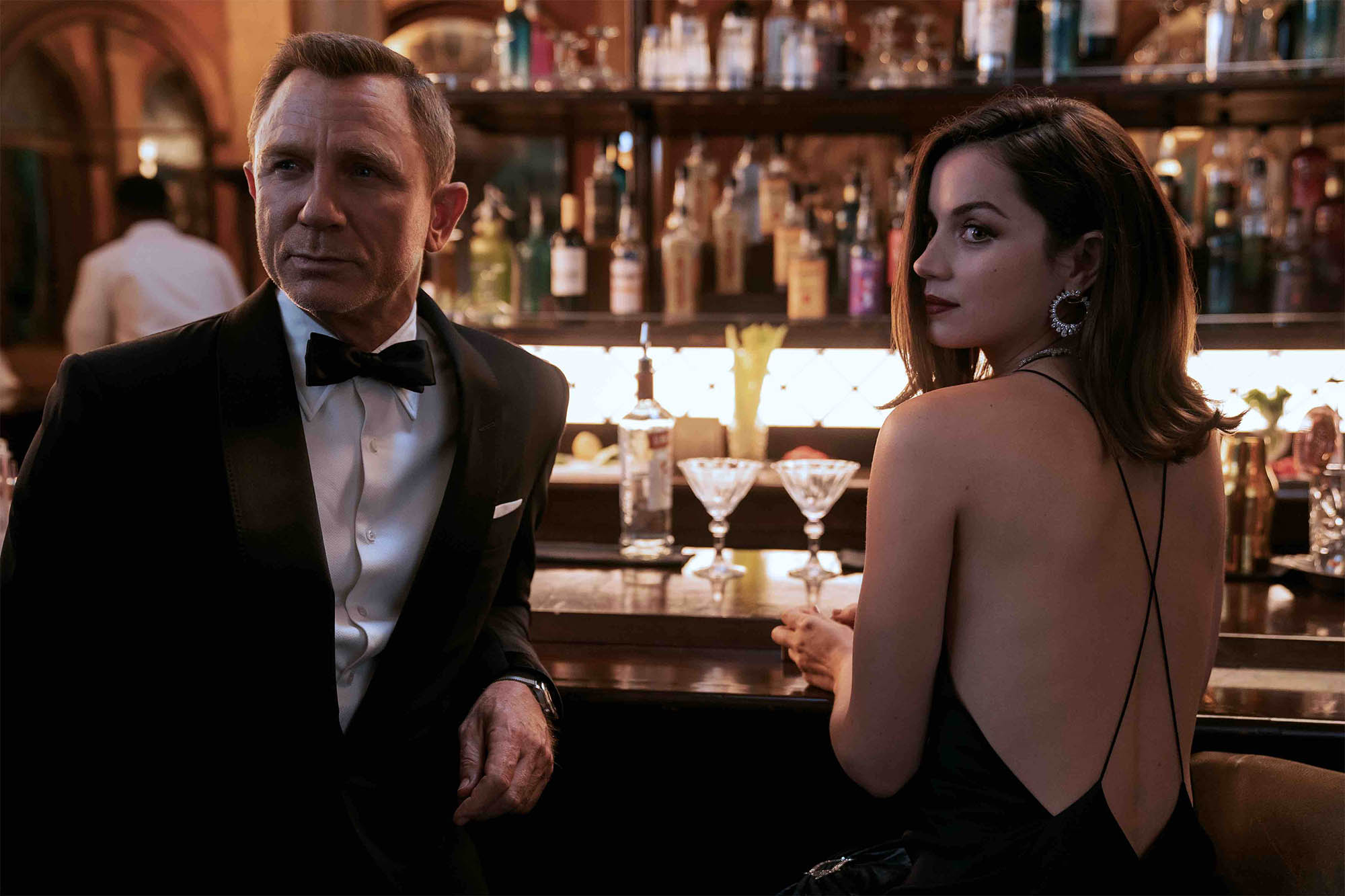 No Time To Die Daniel Craig Ana De Armas cc 2000px.jpg