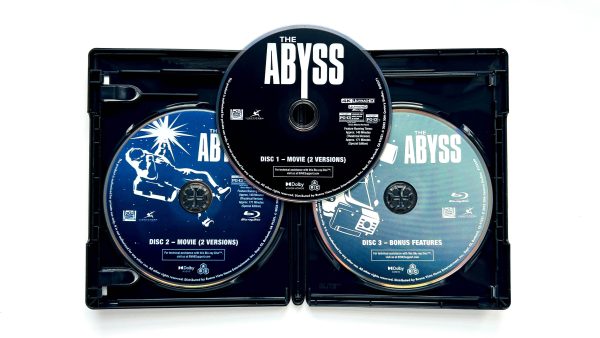 The Abyss 4k Blu-ray 3-discs open
