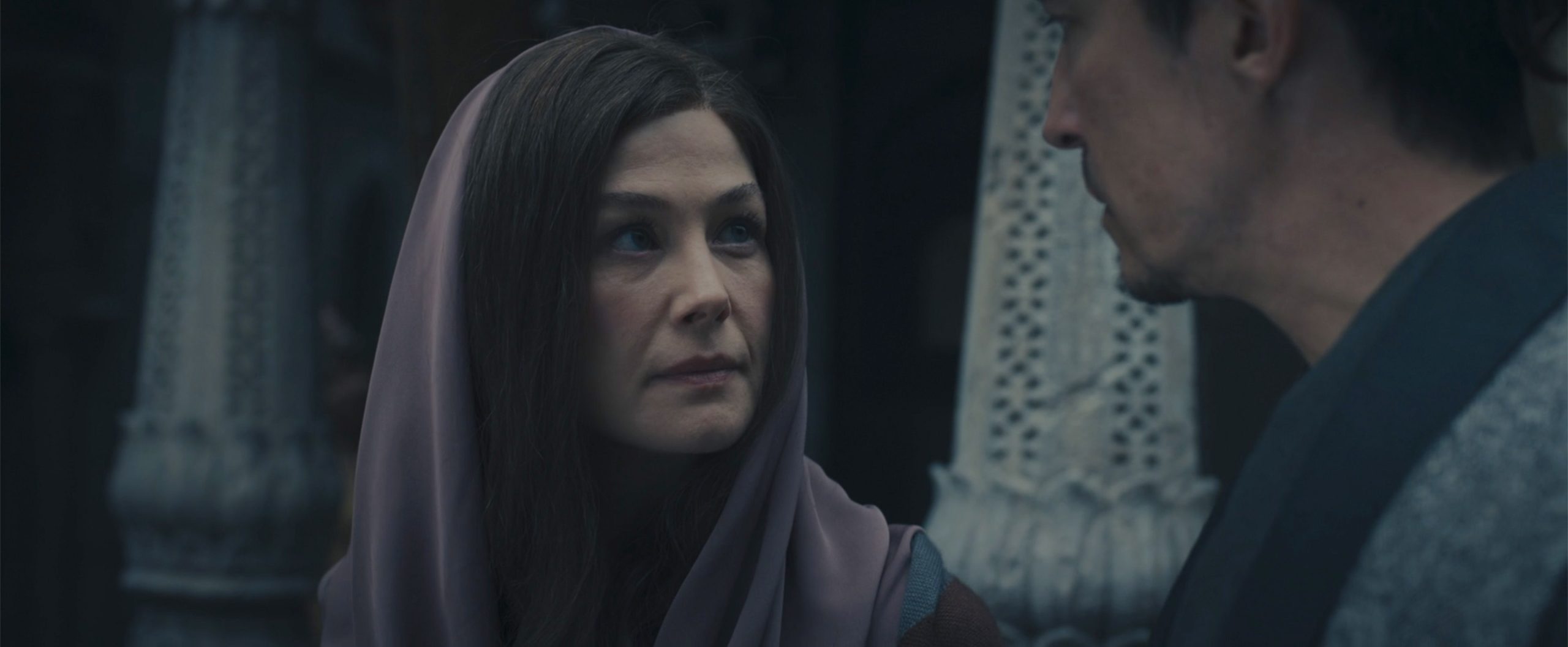 The Wheel of Time S3 E1 Rosamund Pike as Moiraine Damodred